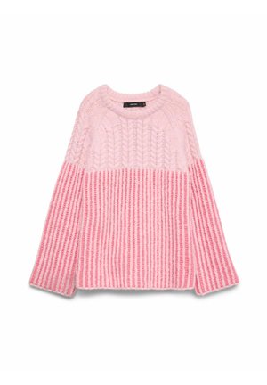 Różowy sweter na drutach z teksturą zygzaka na górnej połowie i pionowymi paskami na dolnej połowie. Okrągły dekolt i długie rękawy.