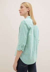 TOM TAILOR WITH SLUB STRUCTURE - Košilová halenka  - vivid leaf green