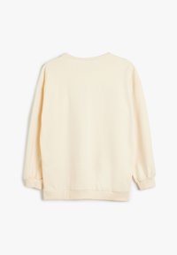 Sudadera de color beige claro con mangas largas y abullonadas, puños acanalados y cuello redondo. Textura suave y corte relajado, sin patrones ni acentos visibles.