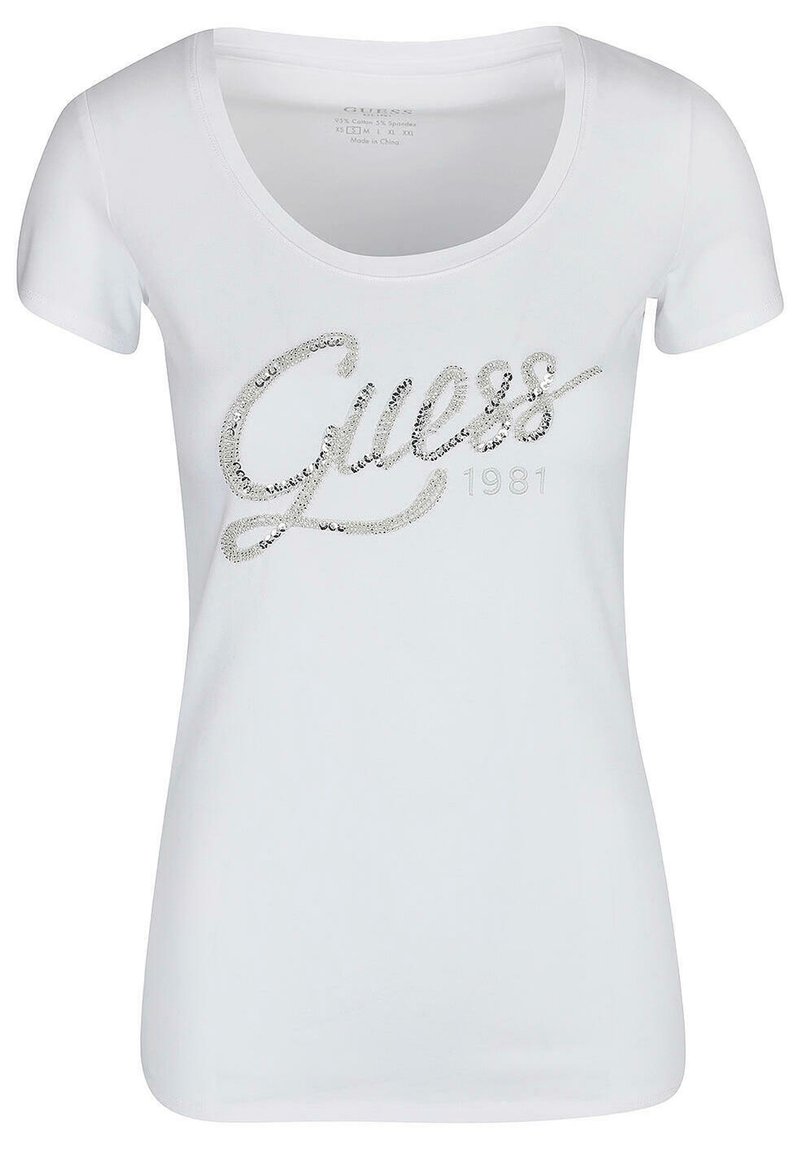 Witte T-shirt met korte mouwen, gemaakt van zachte katoen. Bevat een glinsterend zilveren "Guess" logo en "1981" in een klassieke scriptlettertype. Glad textuur.