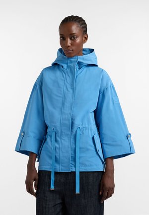 CON CAPPUCCIO E TASCHE CON LA PATTA - Lahka jakna - celeste screziato