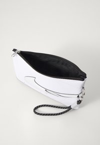 Nike Sportswear ICON BLAZER WRISTLET LARGE UNISEX - Portafoglio - white/metallic silver