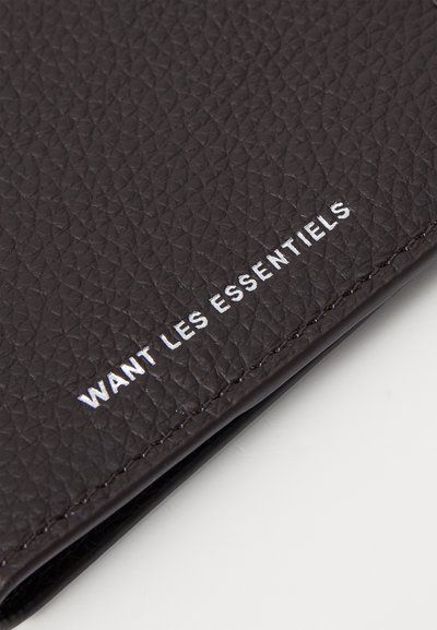 WANT Les Essentiels PEARSON PASSPORT COVER UNISEX - Custodia per passaporto - dark brown