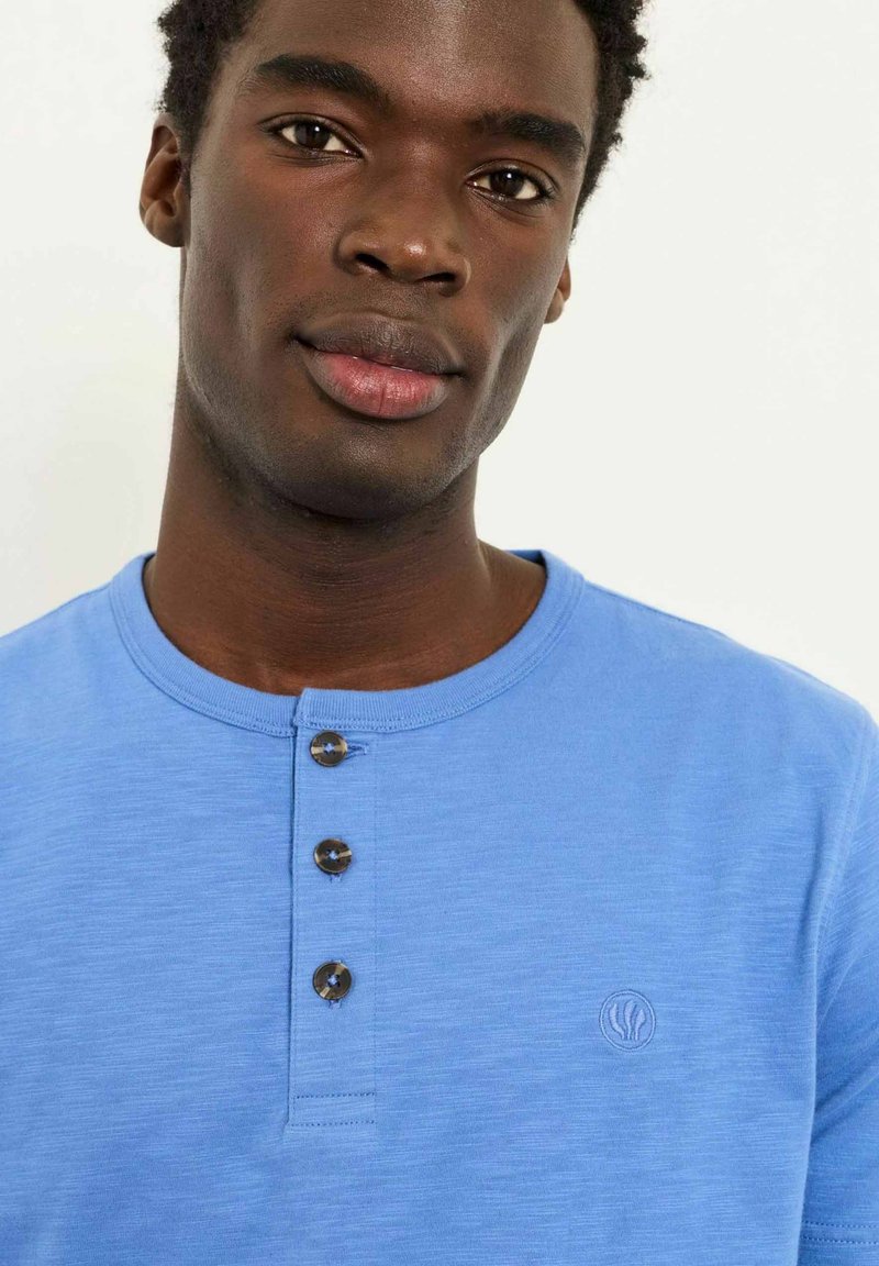 Acheter Bleu clair - T-shirt FatFace Henley à manches longues from Luxembourg