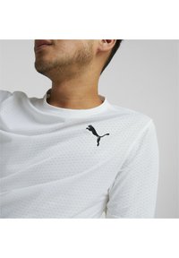 Puma - TRAIN BLASTER - Camiseta deportiva - white Imagen en miniatura 1