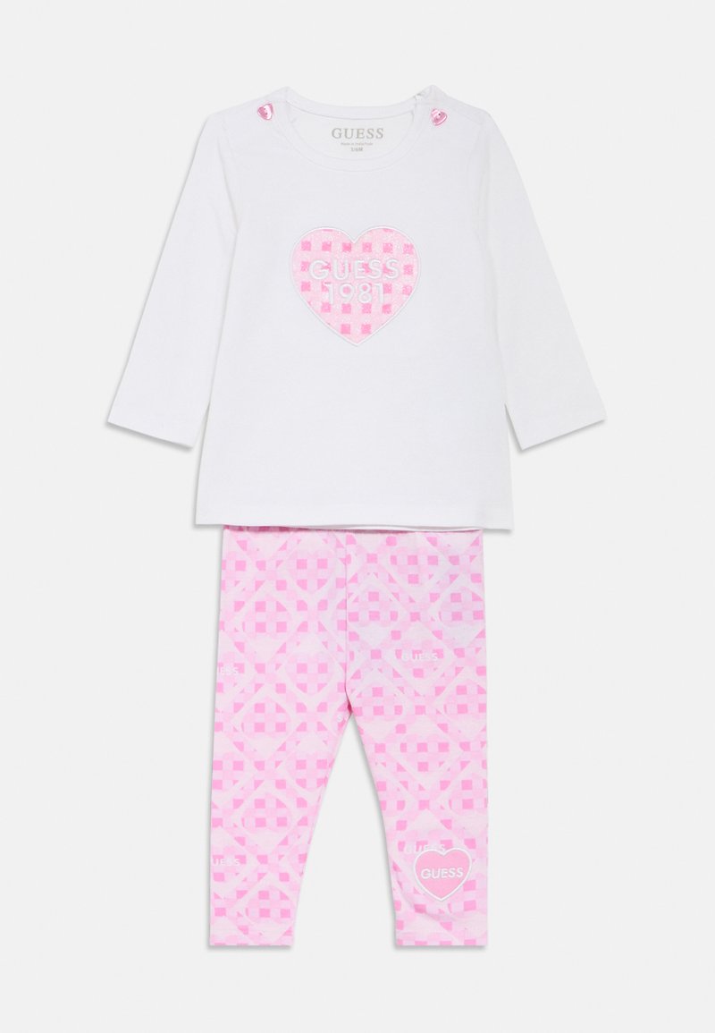 Σετ δύο τεμαχίων που περιλαμβάνει λευκό μπλουζάκι με μακριά μανίκια και ροζ γραφικό καρδιάς και ταιριαστά ροζ κολάν με σχέδιο.