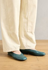 Unausgewählt, dark green
