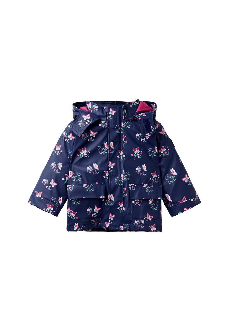 Imperméable enfant bleu marine avec imprimé papillons et fleurs roses et blanches, capuche, fermeture éclair à l'avant et deux poches avant avec rabats.