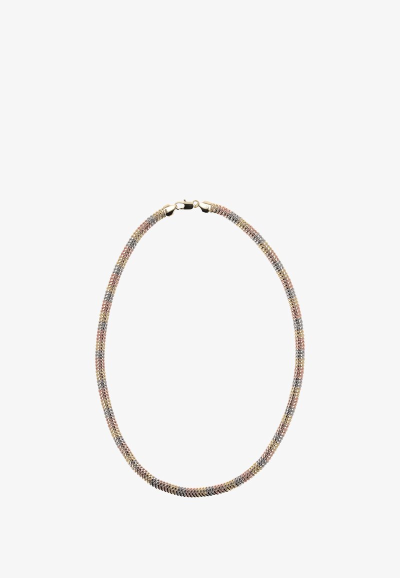 Metal halskæde med sammenflettede strenge i guld, sølv og roseguld nuancer. Glat tekstur med en sikker lås.