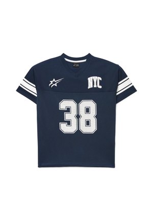Maglia sportiva blu navy con strisce bianche sulle maniche, numero 38 bianco al centro, logo a stella bianco sul petto sinistro e testo "NYC" sul petto destro.
