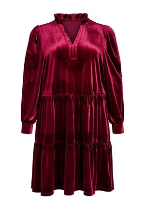 Bordeaux fluwelen jurk met een gerimpelde halslijn, lange pofmouwen en een gelaagde rok. Heeft een v-hals en een gathered taille.