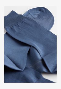 Unselected, blu avio