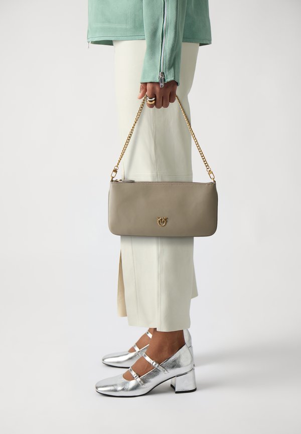 HORIZONTAL FLAT - Handbag