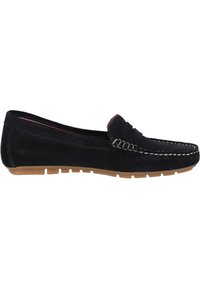 Schwarze Wildlederloafer mit Mokassin-ähnlicher Naht, flacher Gummisohle und glatter Textur. Verfügt über einen kleinen Lederakzent im Obermaterial.