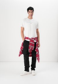 Tommy Jeans ISAAC - Pantalon classique - black