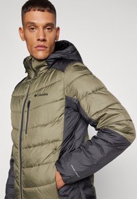 Columbia LABYRINTH LOOP™ II HOODED JACKET - Vinterjakker - stone green/shark