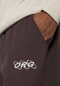 Jack & Jones JJIKANE ELLIOT  - Calças de fato de treino - seal brown