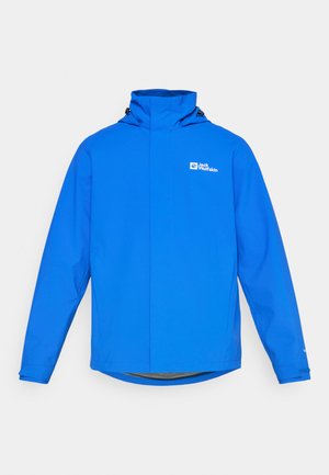 Giacca impermeabile blu con colletto alto, cappuccio regolabile e maniche lunghe. Presenta un logo sul petto e una texture liscia e opaca.