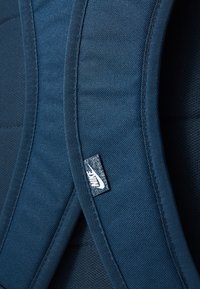 Nike Sportswear ELEMENTAL UNISEX - Nahrbtnik - armory navy/summit white