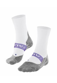 Calcetines deportivos de mezcla de algodón con un tubo blanco acanalado, talón y puntera grises, y una banda a rayas púrpura y blanca en el mediopié.
