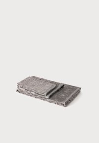 Niewybrane, taupe gray