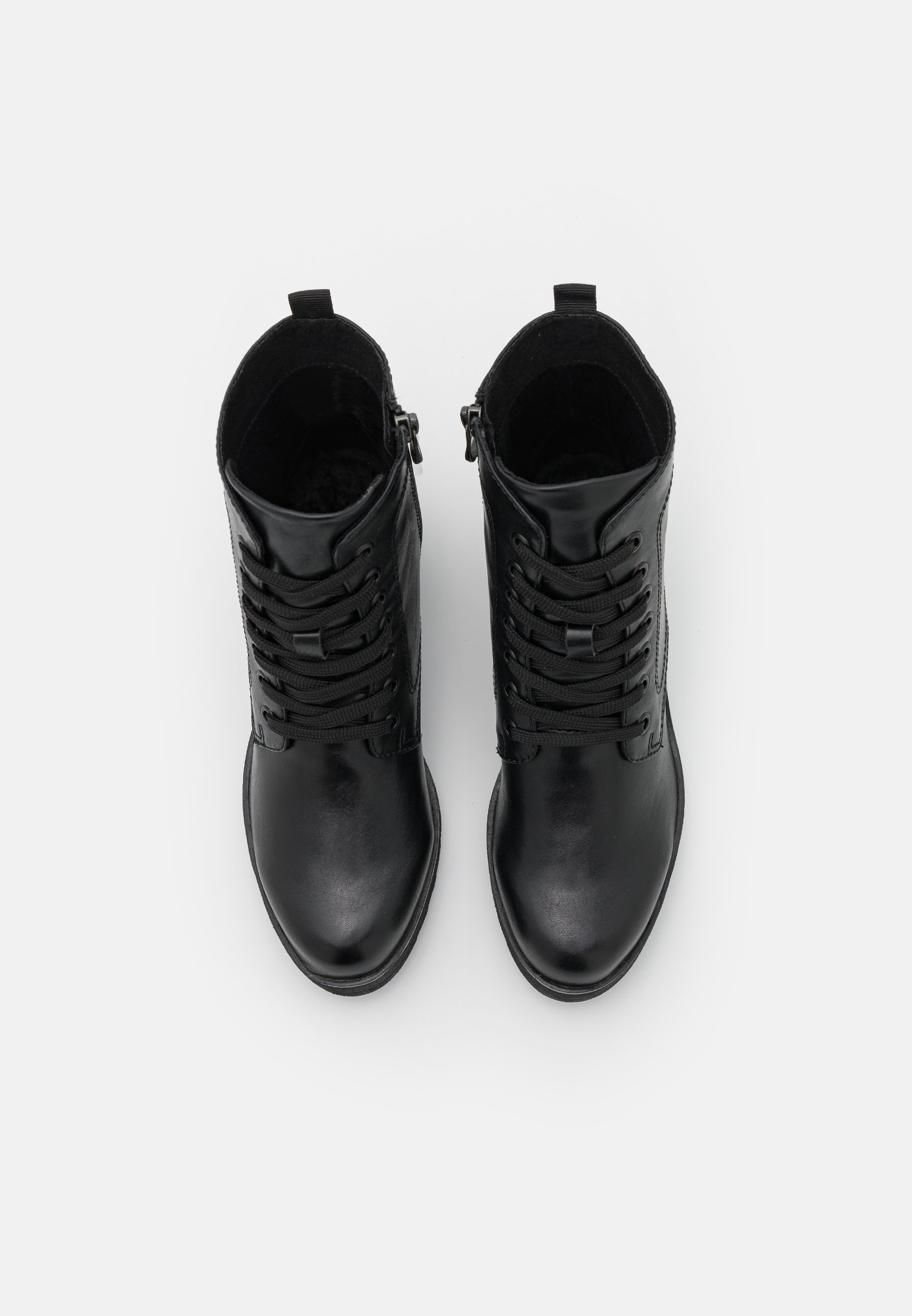 Marco Tozzi enkellaarsjes zwart - Damesschoenen.nl