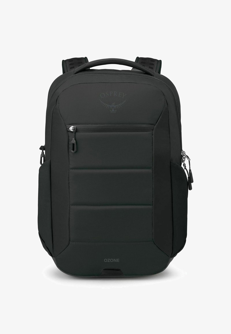Mochila negra acolchada con cremalleras, bolsillo lateral y logo de Osprey. Cuenta con un diseño estructurado y una tela texturada para mayor durabilidad.