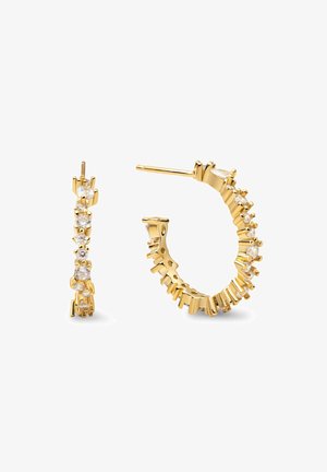 Goldene Creolen mit klaren Kristallen, die in einem vertikalen und kreisförmigen Design angeordnet sind. Sie zeigen eine elegante Textur und einzigartige Akzente.