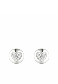 Pendientes de plata con un diseño redondeado que presenta incrustaciones de piedras brillantes en forma de corazón. El acabado pulido realza el brillo y los detalles.
