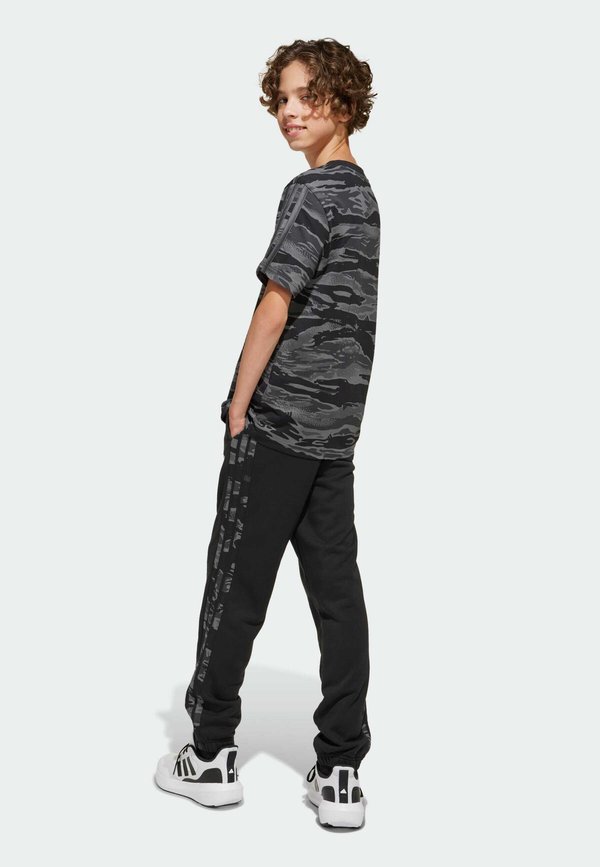 SEASONAL ESSENTIALS CAMOUFLAGE KIDS - Tracksuit bottoms3