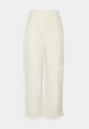 Pantalons cargo jaunes clairs avec une coupe droite, dotés de deux poches avant et d'un détail zippé à l'ourlet. Fabriqués à partir d'un matériau texturé.