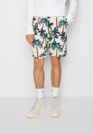 Herren Shorts mit einem Palmenbaumdruck in Grüntönen und Blau auf einem hellen Hintergrund, mit roten Hosen, aus leichtem Stoff.