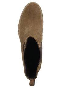 Bottine en daim marron avec des panneaux élastiques sur les côtés, bout arrondi et languette de traction. Texture douce et finition lisse, adaptée pour un usage décontracté.