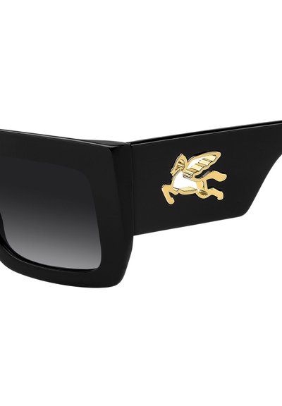 Occhiali da sole rettangolari neri con lenti sfumate scure e un emblema dorato a forma di cavallo alato sull'asta del tempio.