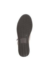 Scarpa in suede grigia con suola in gomma nera testurizzata caratterizzata da linee ondulate; include un dettaglio del marchio sulla suola.