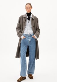 ARMEDANGELS VAANOISE - Klassischer Mantel - dark caramel melange