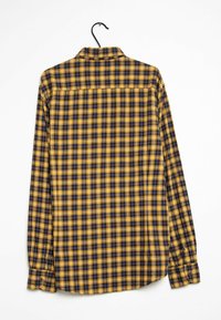 Chemise à manches longues à carreaux ; présente un motif à carreaux bleu marine et jaune, un col, des poignets à boutons et un empiècement au dos. Tissu en coton.