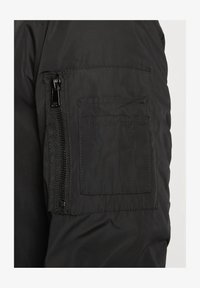 Unselected, black