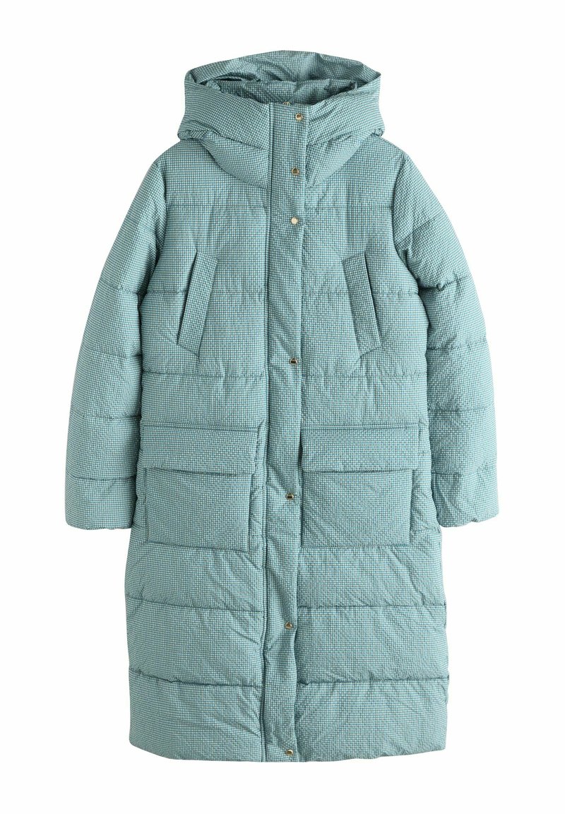 Langer Steppmantel in Hellblau mit Kapuze, Druckknöpfen und zwei großen Fronttaschen mit strukturiertem Karo-Muster.