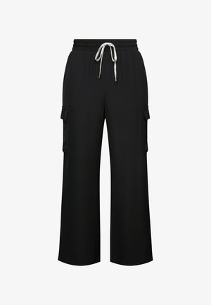 Mustat leveälahkeiset housut, joissa on nauhavyötärö, kaksi sivutaskua ja sileä, kevyt kangas.