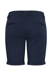 Shorts bleu marine ajustés avec ourlets retroussés, poches passepoilées à l'arrière, passants pour ceinture et taille cintrée.