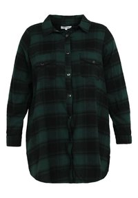Zielono-czarna flanelowa koszula w kratę z długimi rękawami, zapinana na guziki, z dwoma kieszeniami na piersi. Miękka w dotyku i luźnego kroju.
