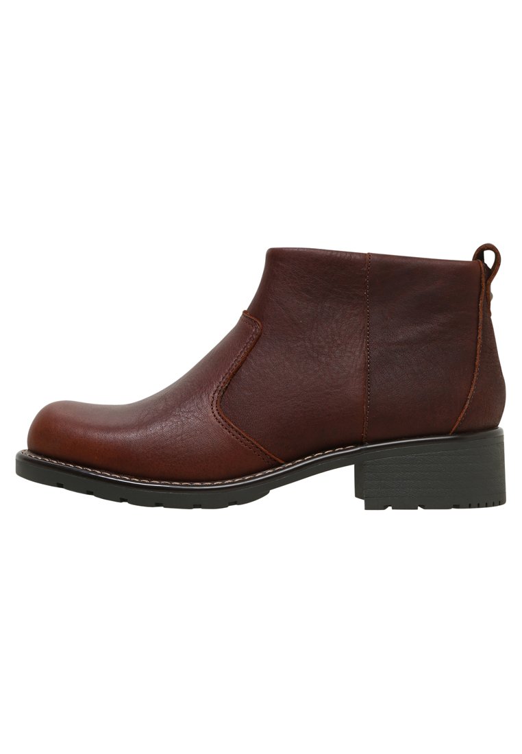 clarks orinoco snug