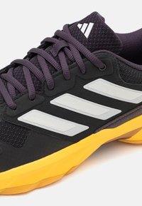 adidas Performance COURTJAM CONTROL 3 CL - Zapatillas de tenis para tierra batida - aurora black/zero metallic/spark