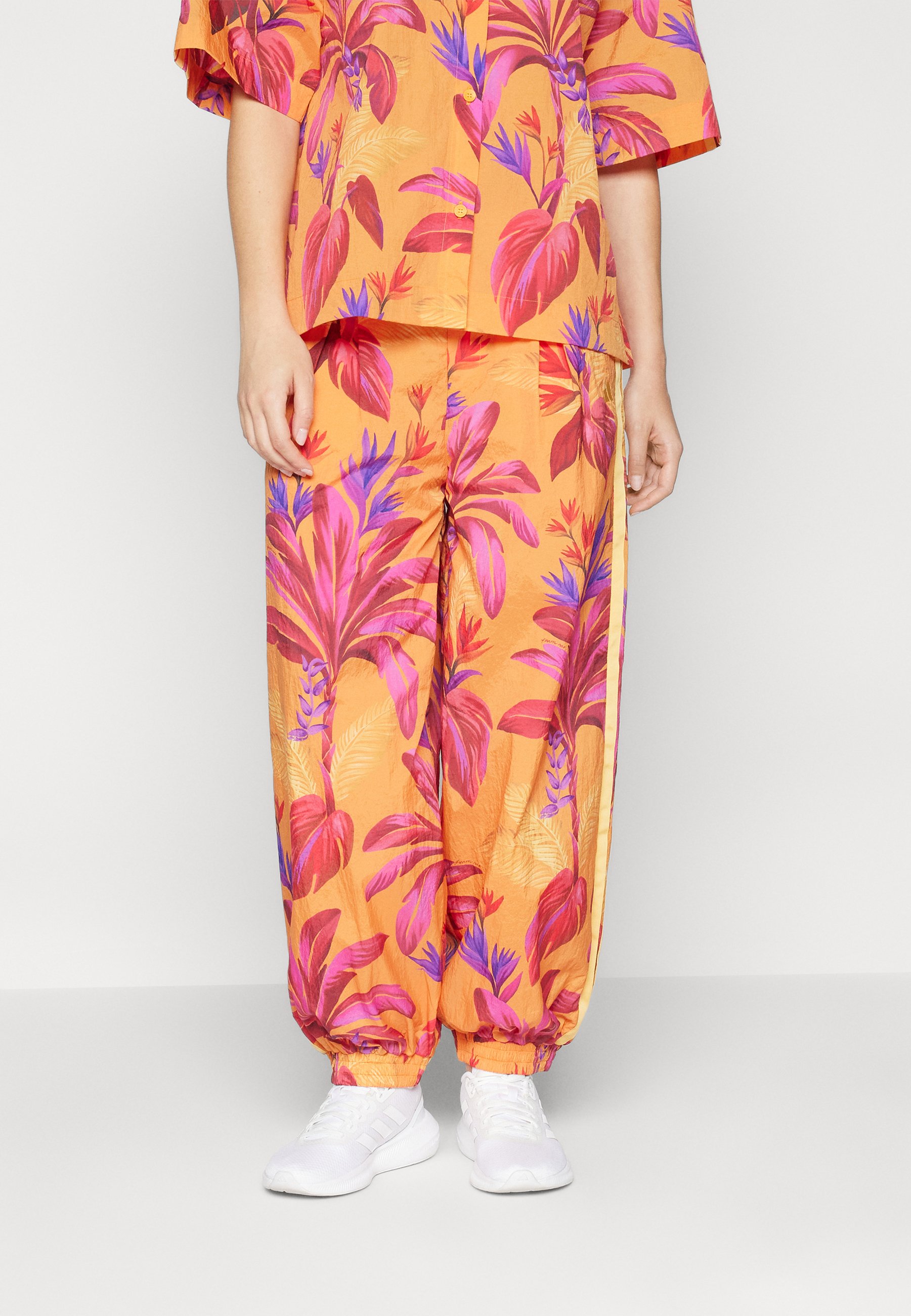 adidas Sportswear FARM PREMIUM - Trousers - bright orange/semi spark/lucid  fuchsia/orange - Zalando