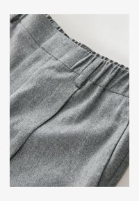 Unselected, grey