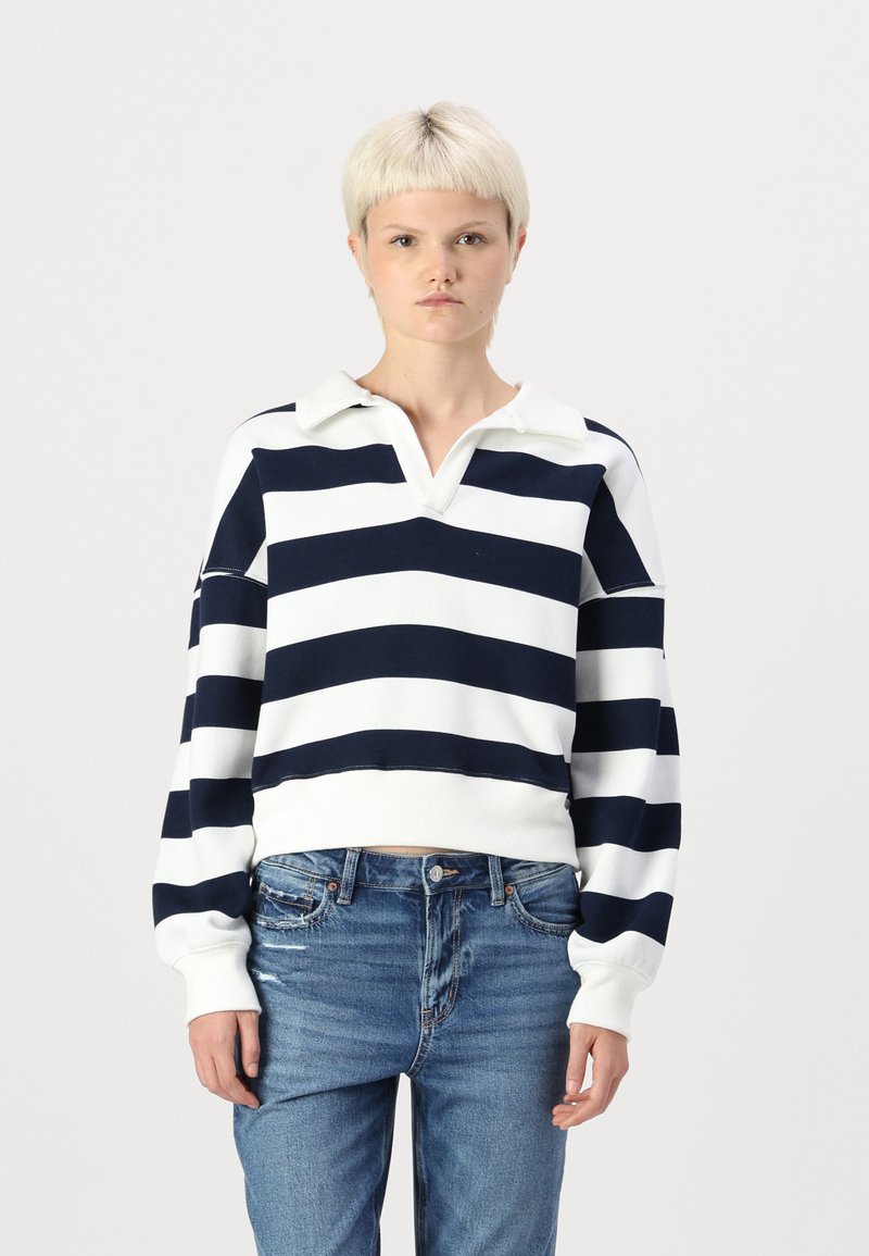 Abercrombie & Fitch ESSENTIAL JOHNNY  - Bluză de molton - cloud dancer/navy