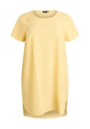Zizzi, KURZES KLEID MIT GECRINKELTER TEXTUR UND KURZEN ÄRMELN - Freizeitkleid - gelb
