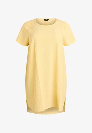 Zizzi, KURZES KLEID MIT GECRINKELTER TEXTUR UND KURZEN ÄRMELN - Freizeitkleid - gelb