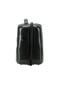 Valigia nera rigida con texture a rete esagonale, doppia cerniera, maniglia superiore e quattro ruote per la mobilità. Design rettangolare compatto.